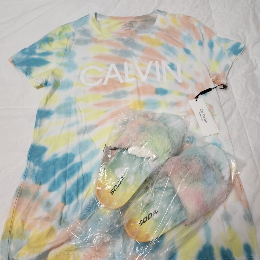 Calvin Klein Multicolor Tie-Dye T-Shirt with Soda Slippers